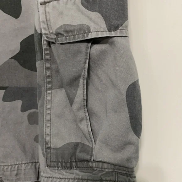 Gap men’s camouflage cargo shorts - Picture 3 of 11